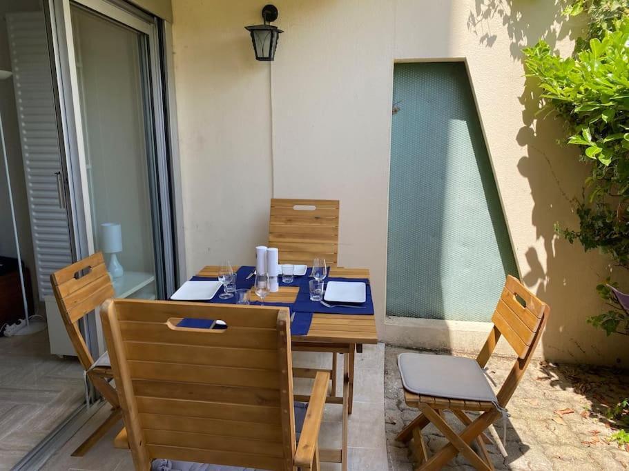 Studio Eleverca 3*- Rez De Jardin Terrasse - Axelle Loc'Appart Mandelieu Eksteriør bilde