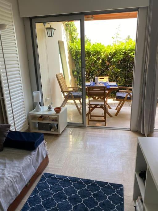 Studio Eleverca 3*- Rez De Jardin Terrasse - Axelle Loc'Appart Mandelieu Eksteriør bilde